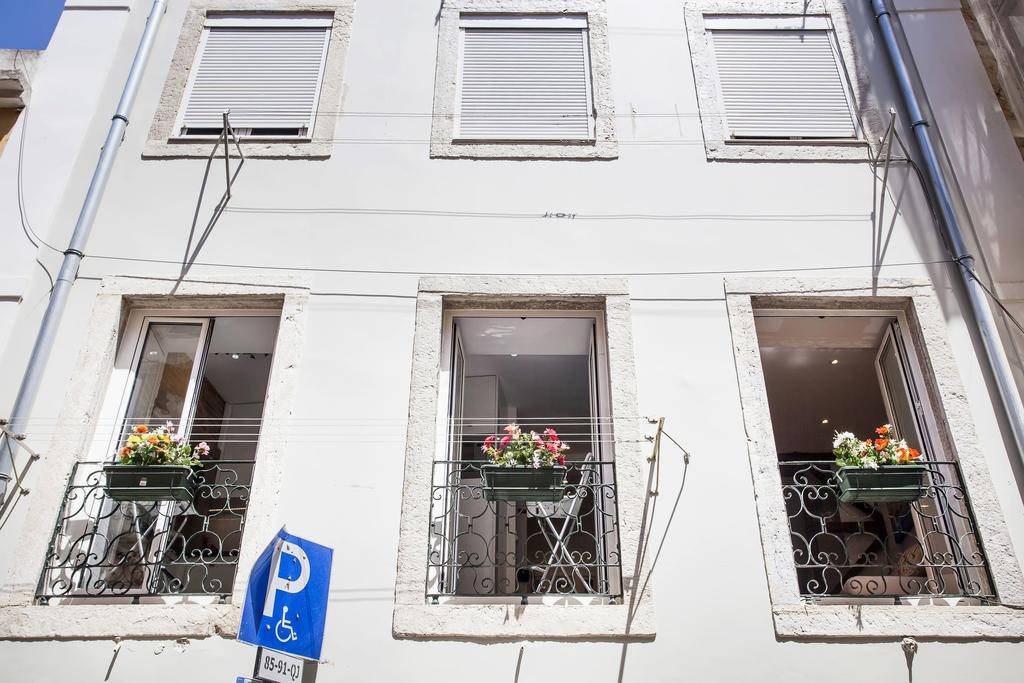 Typical Bairro Alto Apartment ลิสบอน ภายนอก รูปภาพ