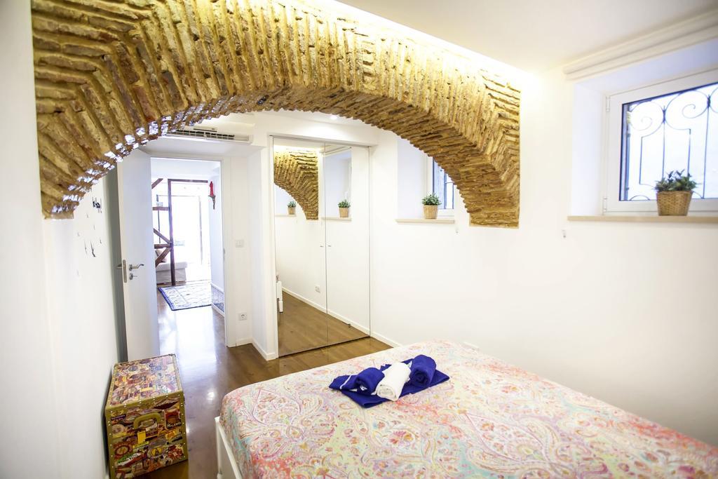 Typical Bairro Alto Apartment ลิสบอน ภายนอก รูปภาพ