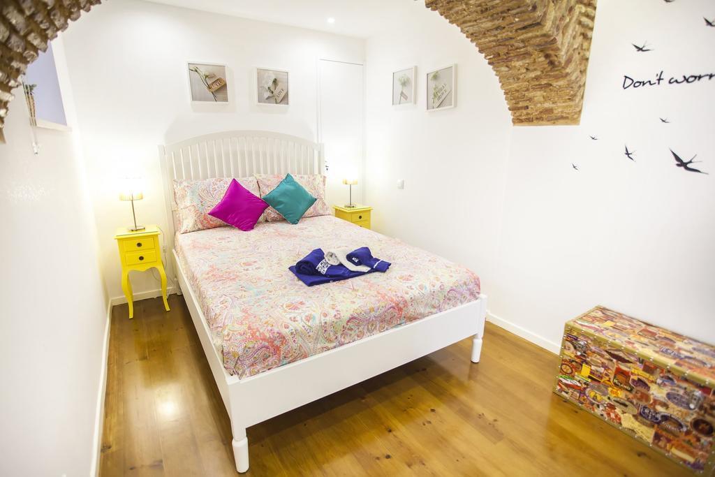 Typical Bairro Alto Apartment ลิสบอน ภายนอก รูปภาพ